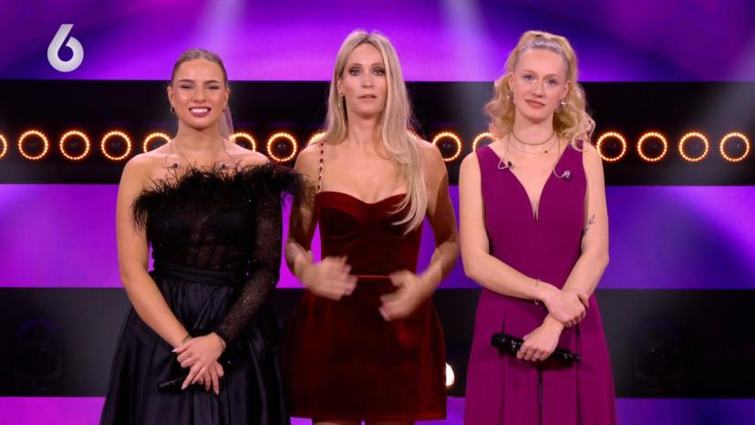 Floor en Pascale met Hélène Hendriks in The Winner Takes It All