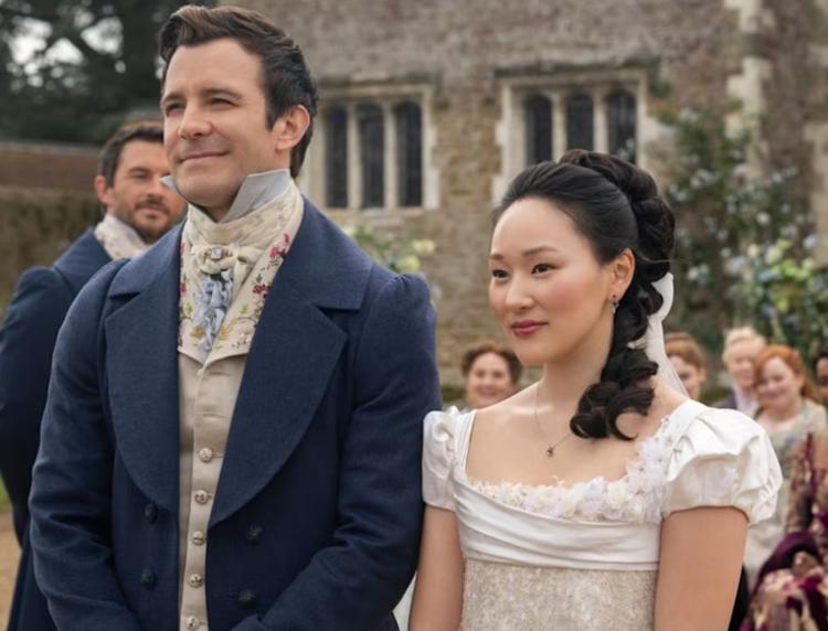 Luke Thompson als Benedict Bridgeron en Yerin Ha als Sophie Baek in Bridgerton seizoen 4