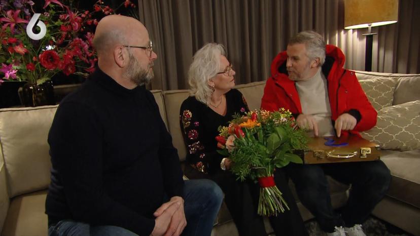 Winston Gerschtanowitz met thuiswinnaars in Postcode Loterij Miljoenenjacht