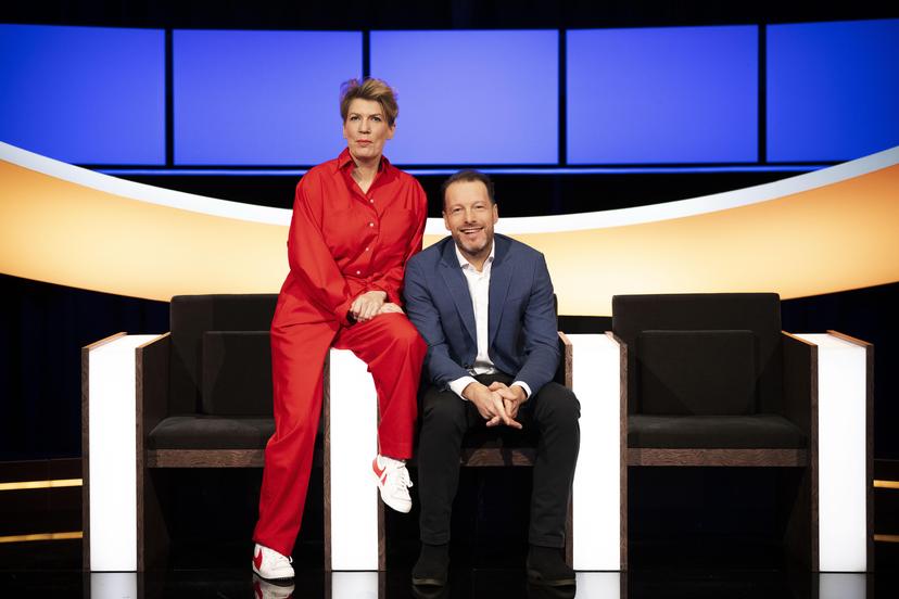 HILVERSUM - Herman van der Zandt en Paulien Cornelisse in de studio van tv-quiz De slimste mens. ANP FREEK VAN DEN BERGH